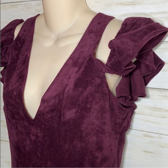 Devlin purple velvety dress deep V - Picture 2 of 7